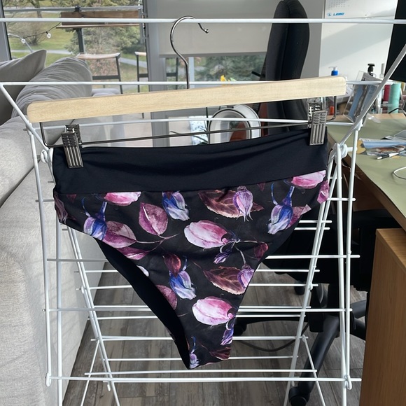 Oraki Happy Vibe Swim Top and Bottoms in Rosebud Print - Picture 4 of 7